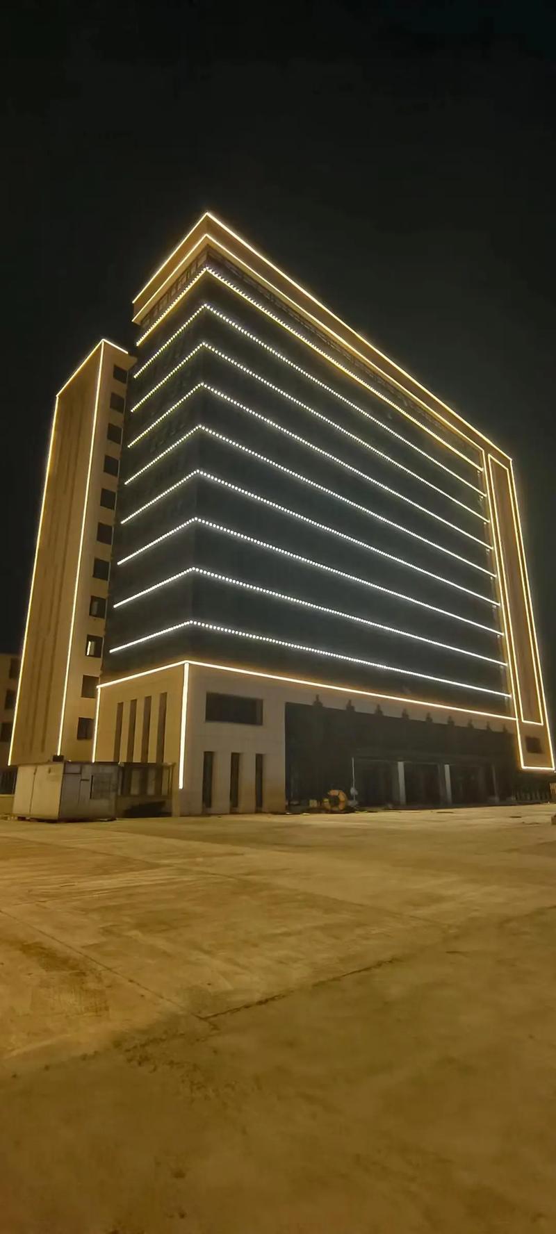 光影賦能，點(diǎn)亮城市之夜——單色樓體亮化工程案例解析